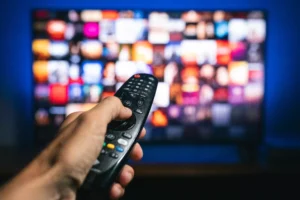 تحميل IPTV للتلفزيون أفضل التطبيقات المجانية والمدفوعة